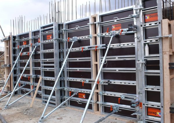 CONTREPLAQUÉ FILMÉ (BAKÉLISÉ)